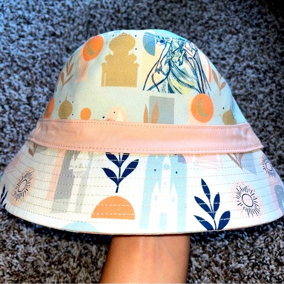 DISNEY PRINCESSES REVERSIBLE BUCKET HAT FOR ADULTS NEW WITH TAG - Picture 4 of 4
